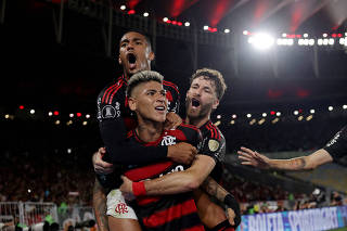 Copa Libertadores - Semi Final - First Leg - Flamengo v Racing Club